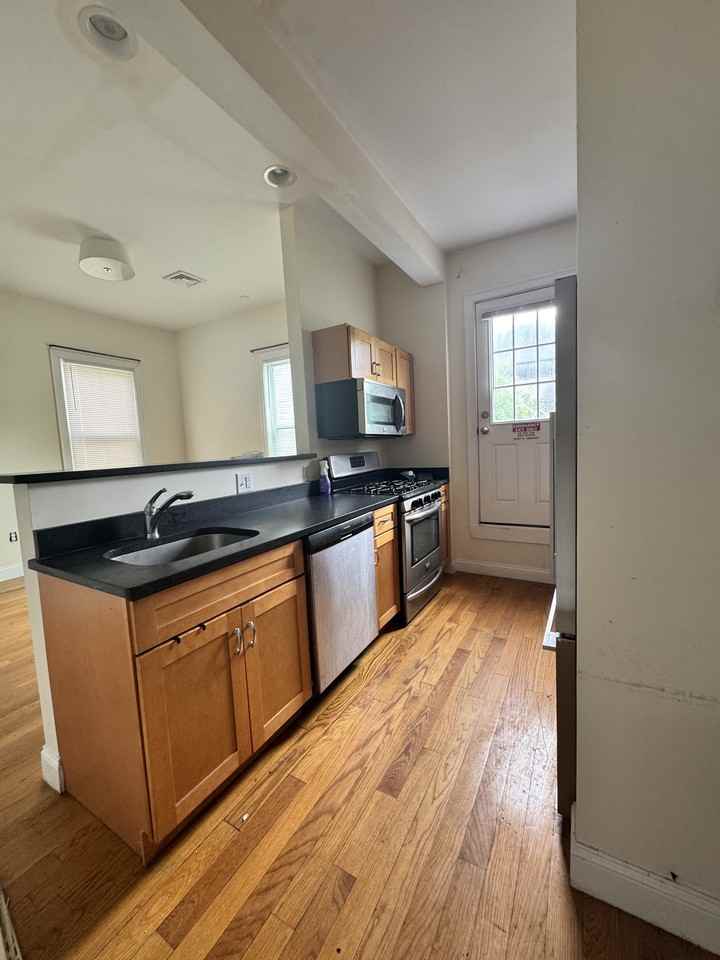 Cambridge St #3 - Photo 4 of 13