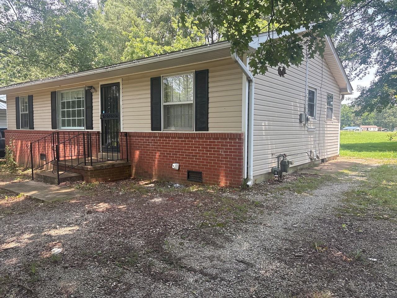 5032 Anderson St - Photo 2 of 13
