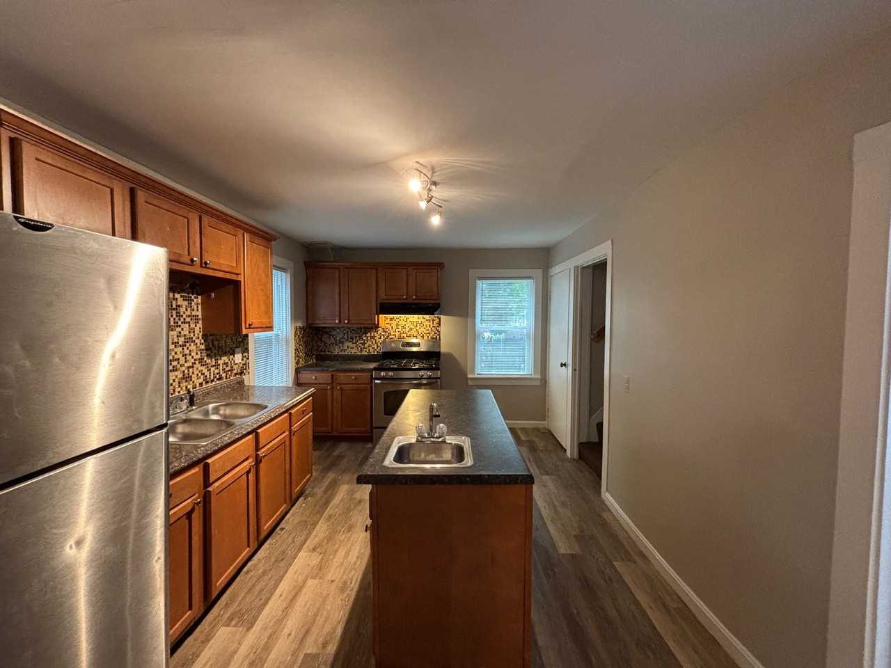 16 Asbury St - Photo 7 of 21