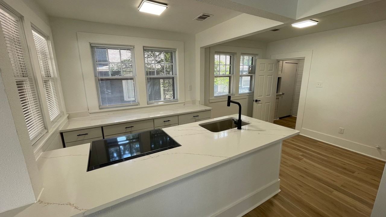 1720 N Grant St - Photo 2 of 18