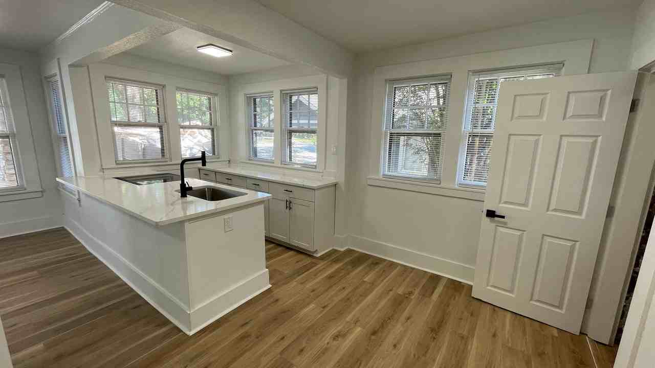 1720 N Grant St - Photo 3 of 18