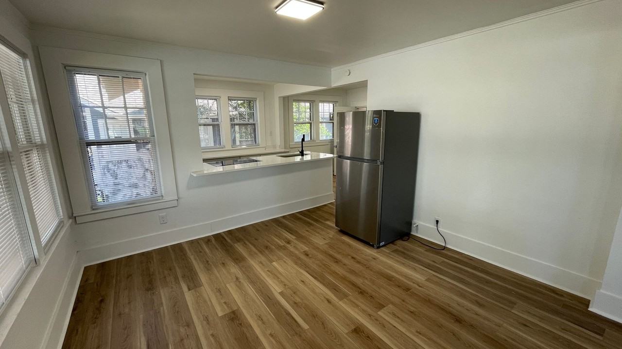 1720 N Grant St - Photo 5 of 18