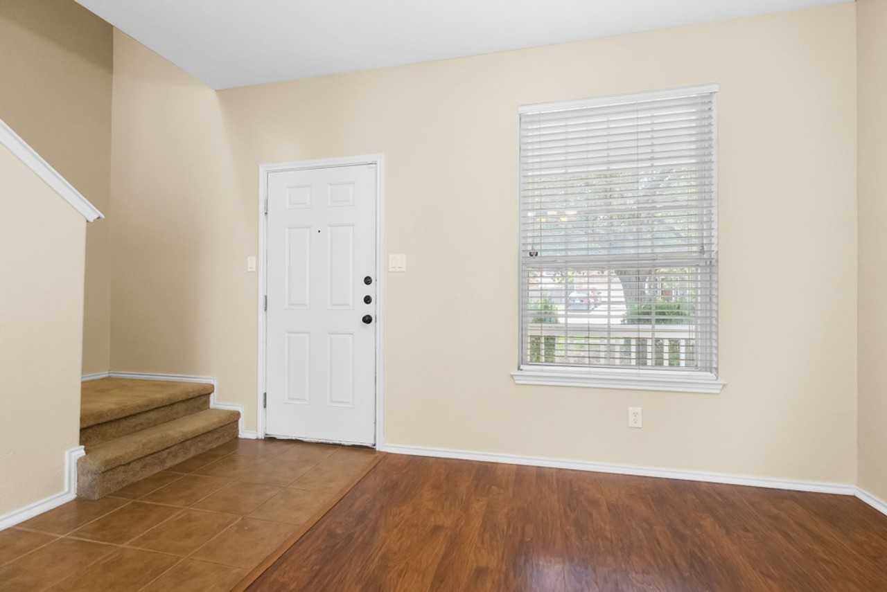 157 Carmel Dr - Photo 4 of 25