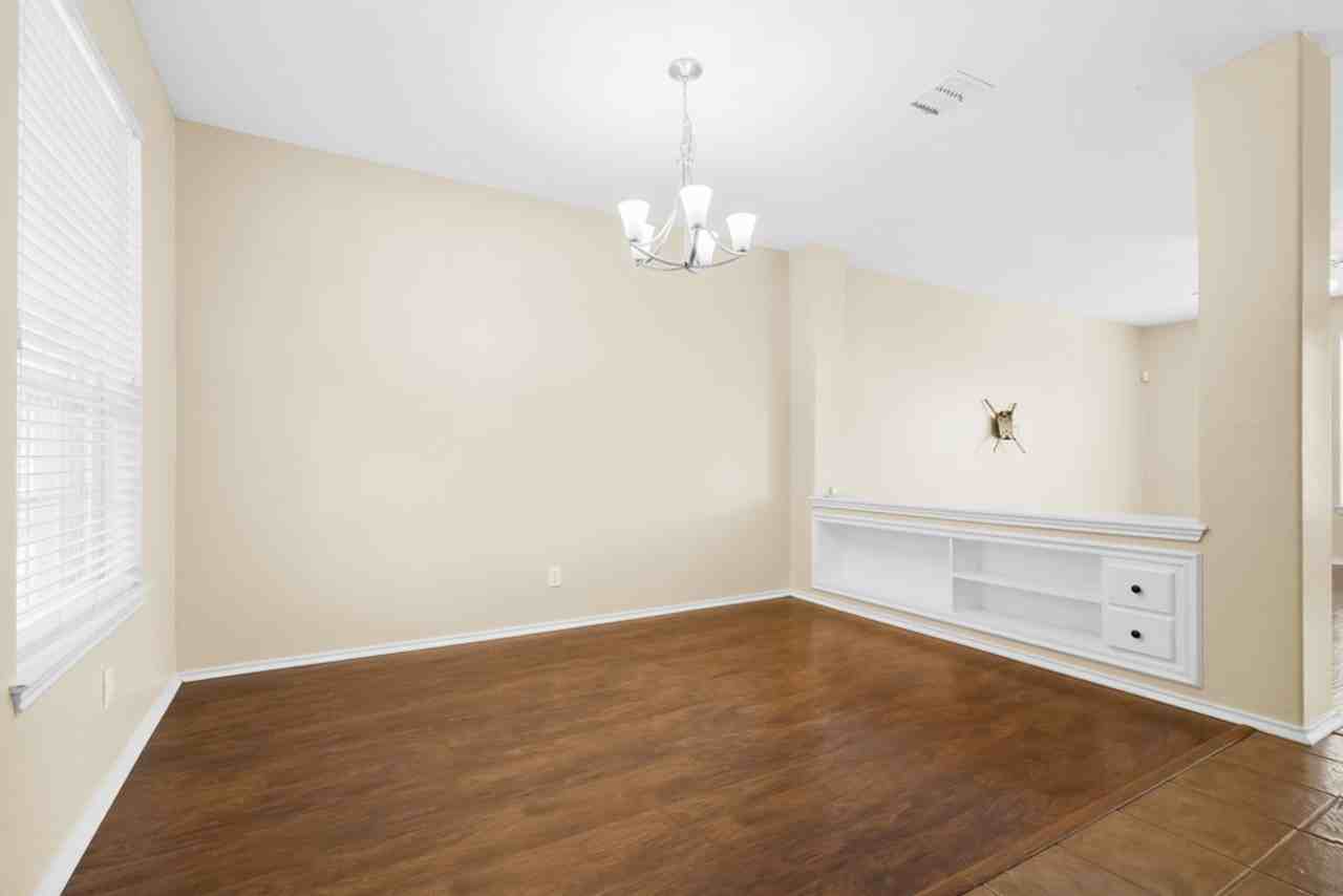 157 Carmel Dr - Photo 5 of 25
