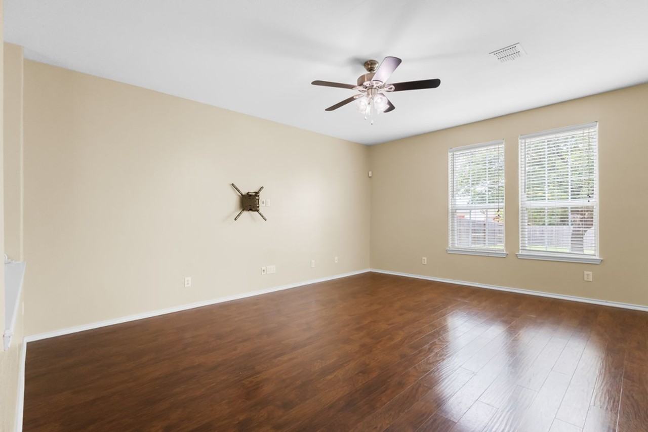 157 Carmel Dr - Photo 6 of 25