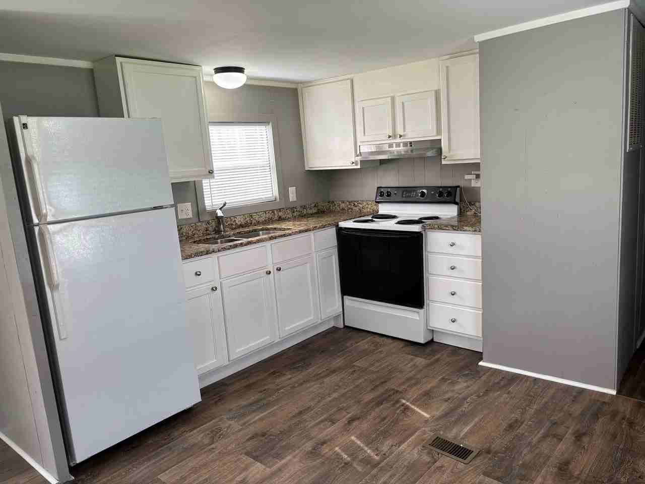 208 Leatherwood Ln - Photo 4 of 17
