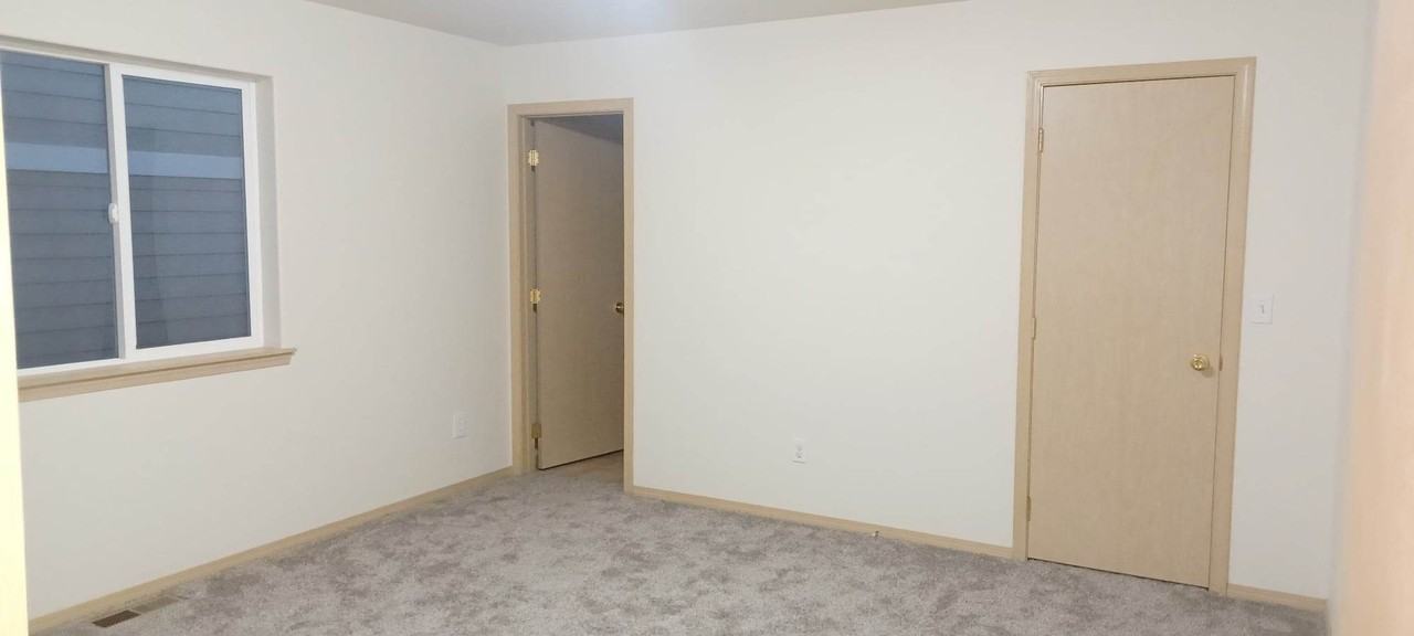 1225 Maple St - Photo 2 of 6