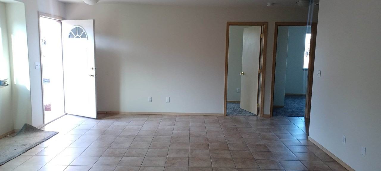 1225 Maple St - Photo 3 of 6