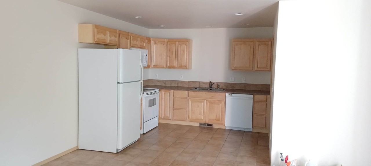 1225 Maple St - Photo 5 of 6