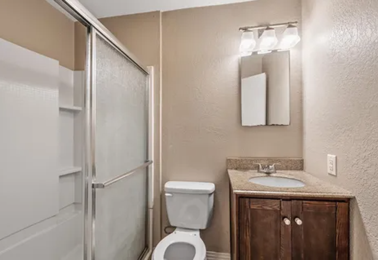 212 Greenwood St - Photo 4 of 4