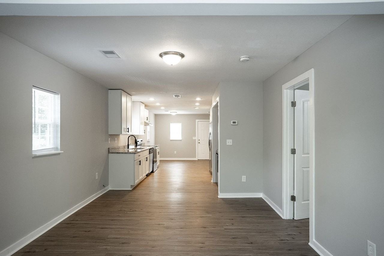 536 Basin St - Photo 5 of 24