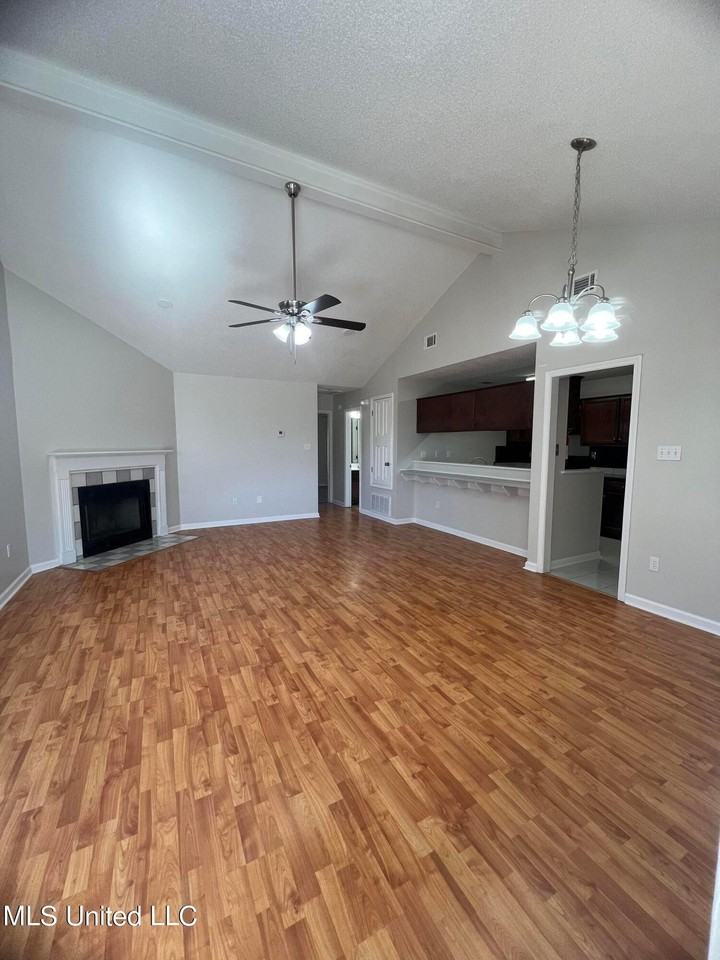 11029 Windsor Hill Dr - Photo 3 of 20