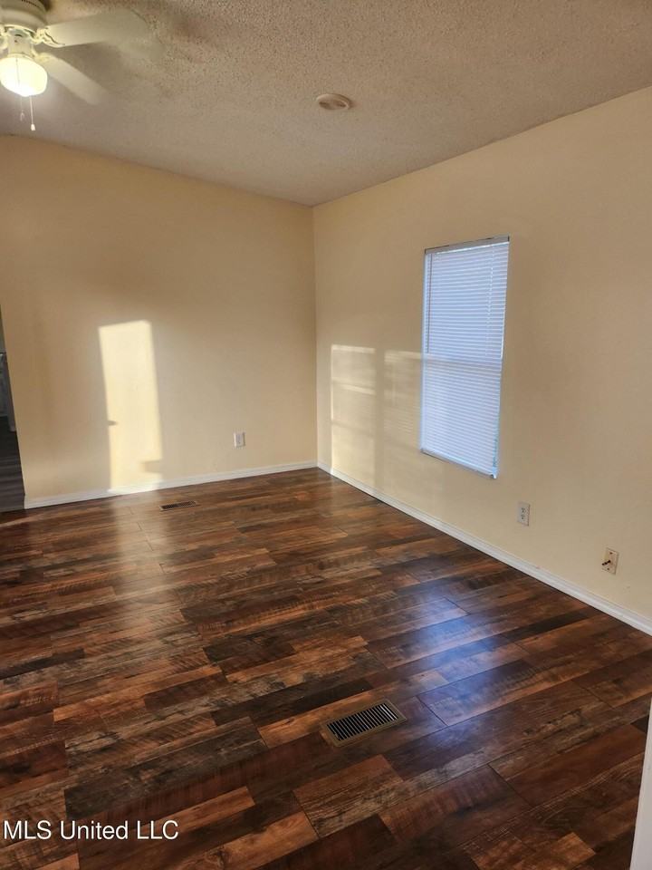 9267 Cuandet Rd - Photo 5 of 19