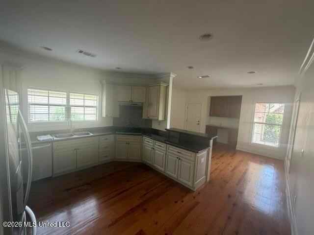 242 Huntington Holw - Photo 3 of 20