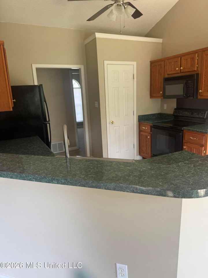 1164 Parkview Cir N - Photo 4 of 4