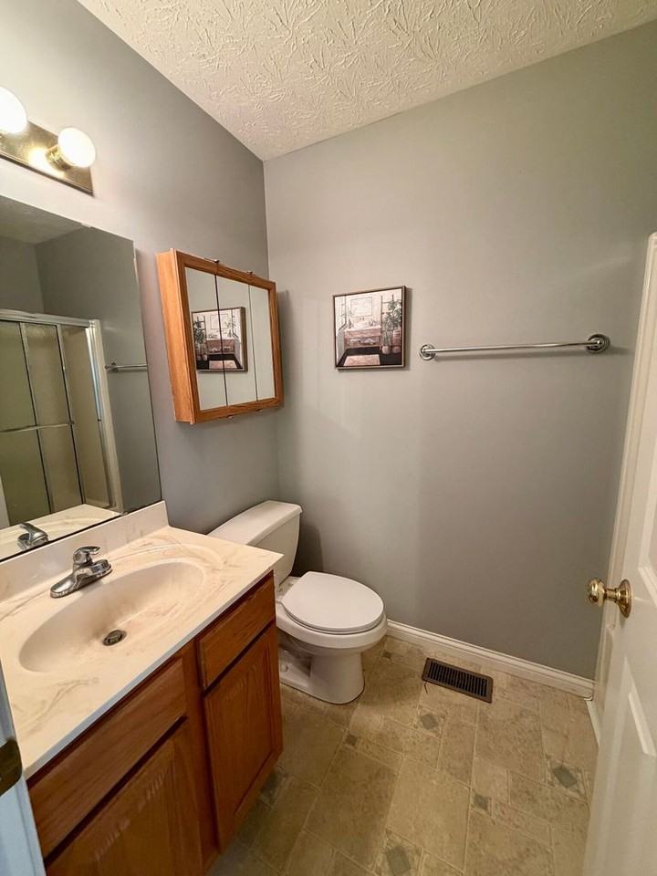 1402 Crusade Dr - Photo 4 of 17