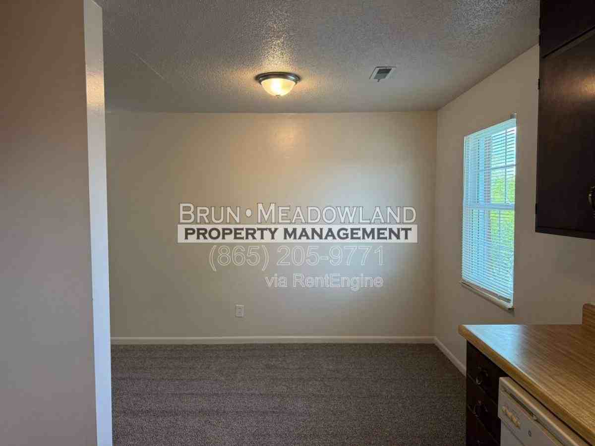 128 Lynnwood Dr #7 - Photo 3 of 10