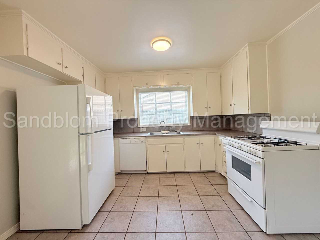 4624 E 24th Pl - Photo 6 of 19