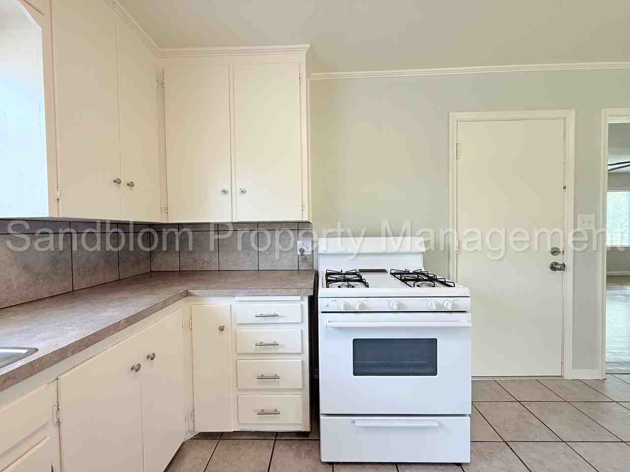 4624 E 24th Pl - Photo 7 of 19