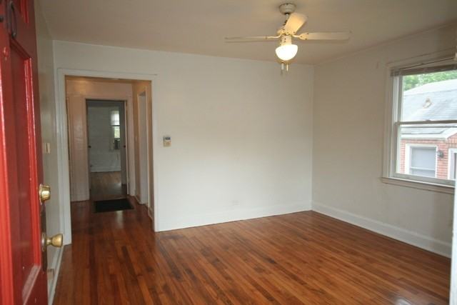 1210 Green St - Photo 2 of 10