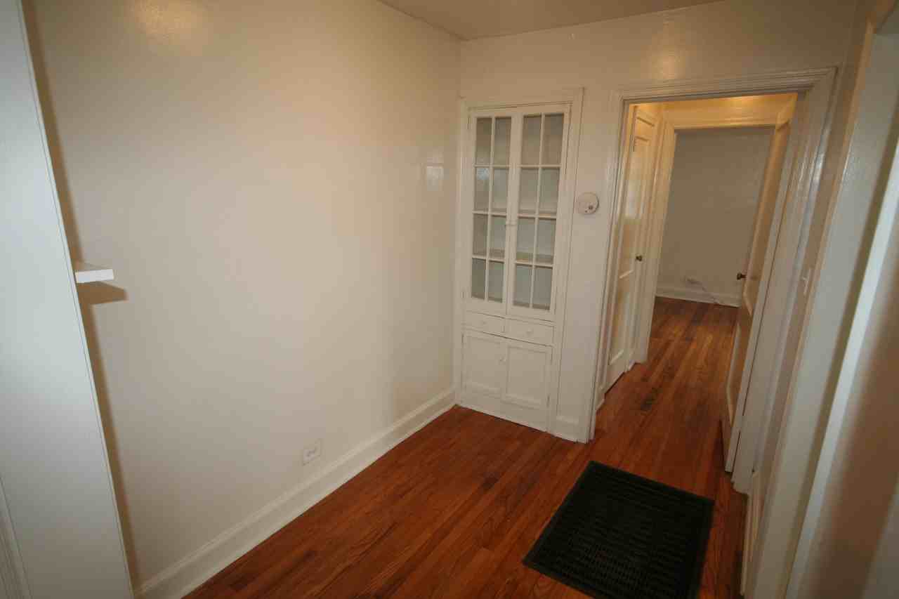 1210 Green St - Photo 3 of 10