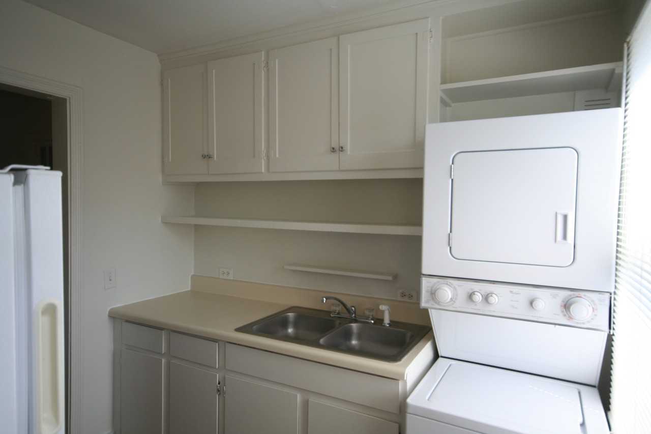 1210 Green St - Photo 5 of 10