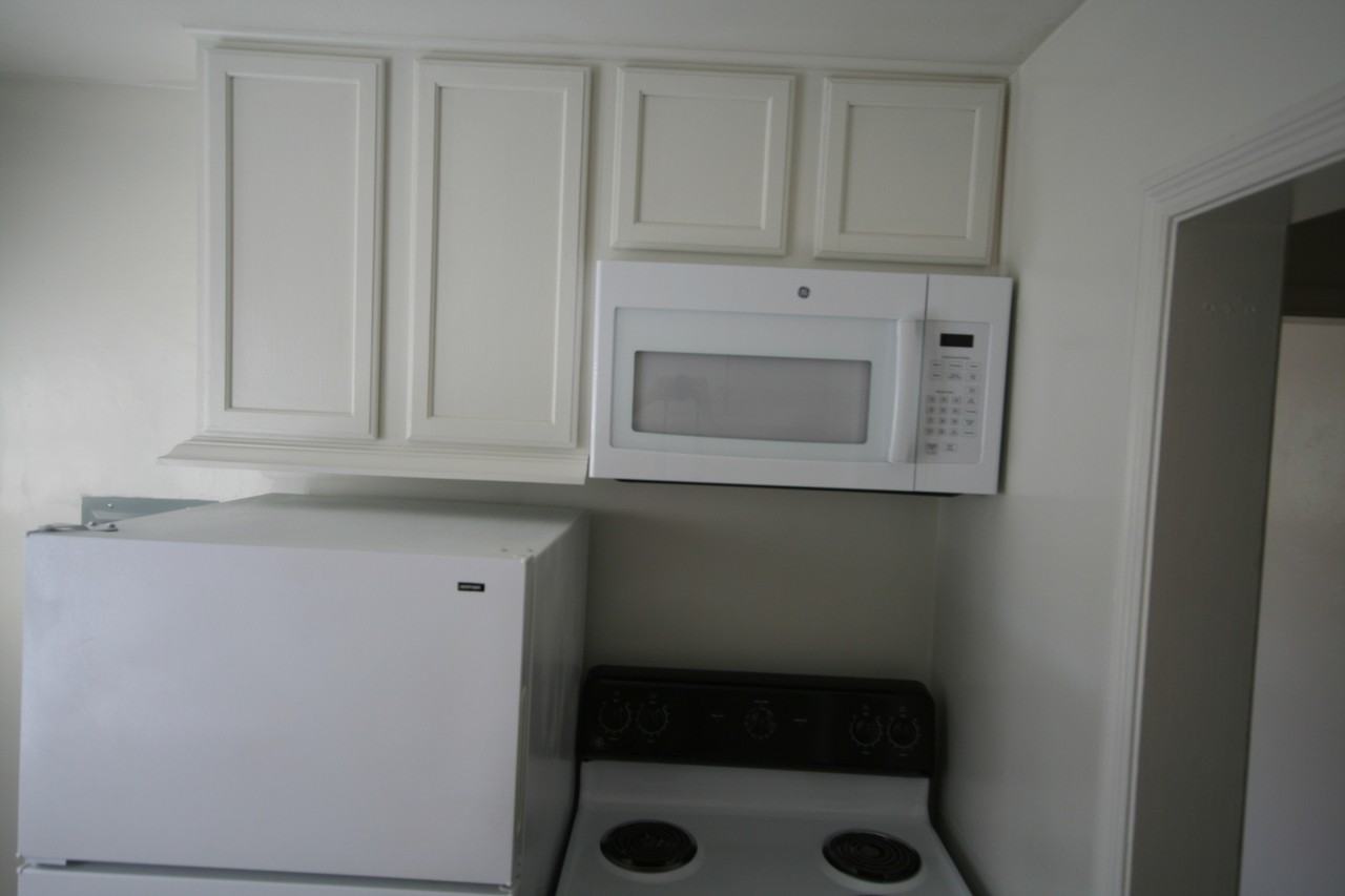 1210 Green St - Photo 6 of 10