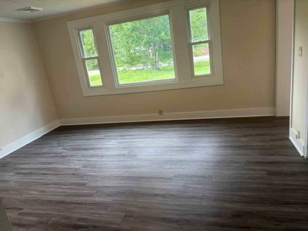 118 Kenneth Blvd - Photo 2 of 8