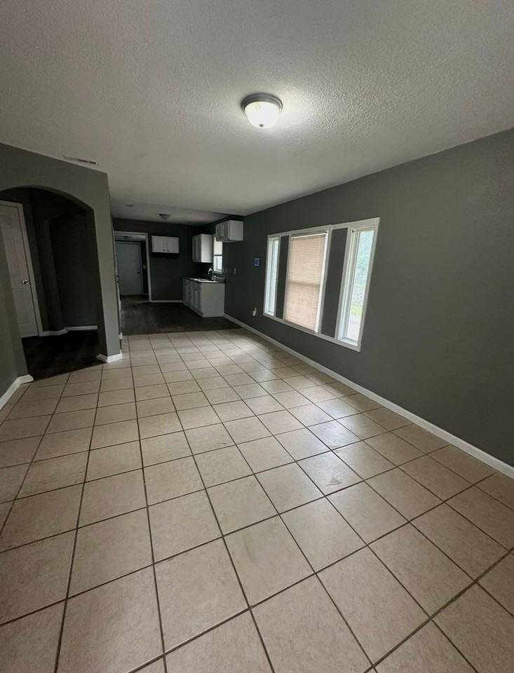 1539 Topping Ave - Photo 2 of 15