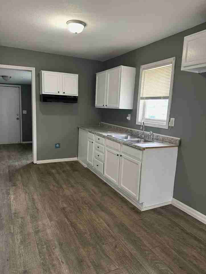 1539 Topping Ave - Photo 3 of 15