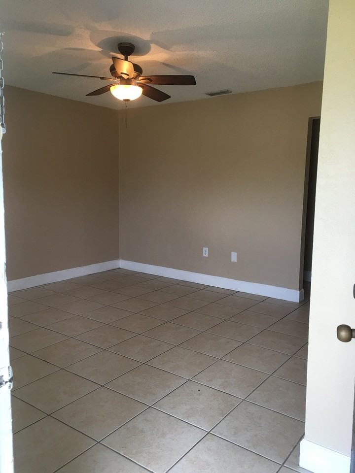 4333 Stephanie Way - Photo 2 of 8
