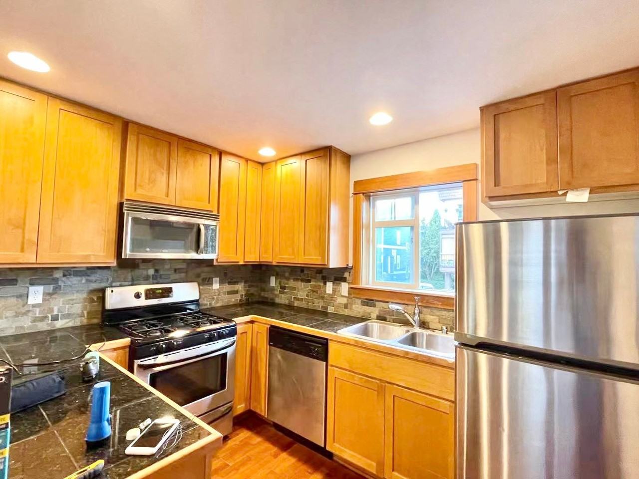 6516 34th Ave Ne #B - Photo 3 of 15