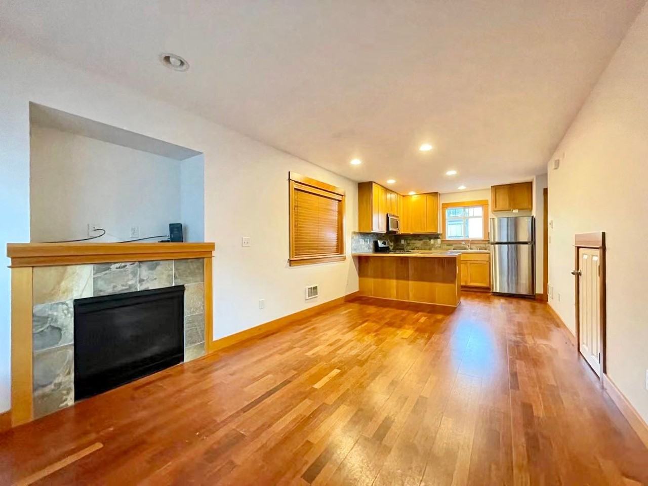6516 34th Ave Ne #B - Photo 4 of 15