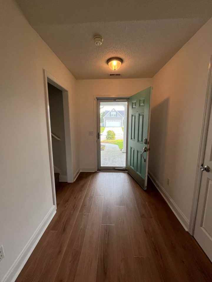 642 Hillside Dr - Photo 3 of 43