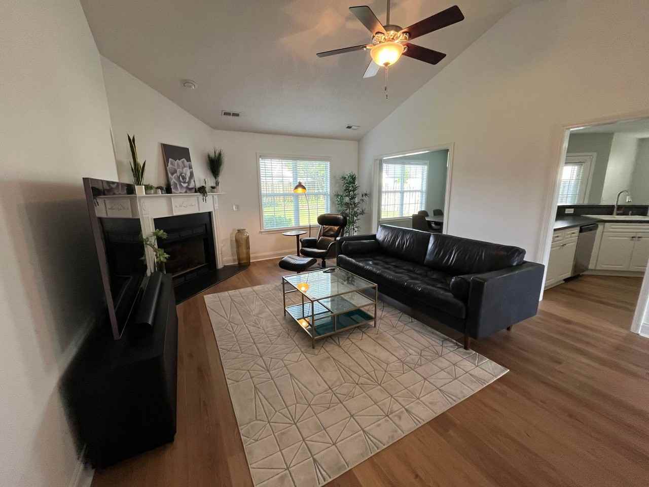 642 Hillside Dr - Photo 5 of 43