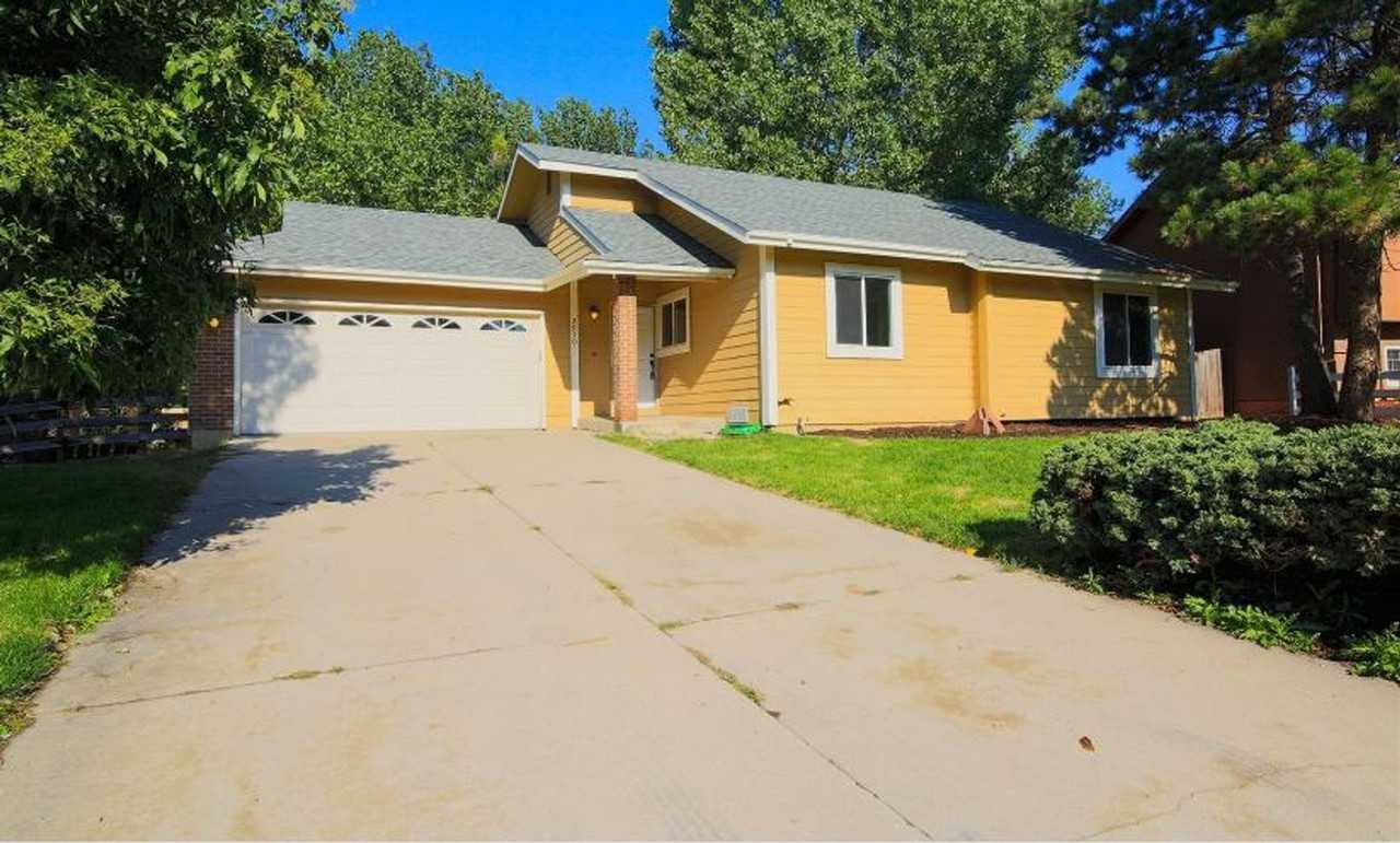 2910 Rolling Wood Loop - Photo 2 of 17