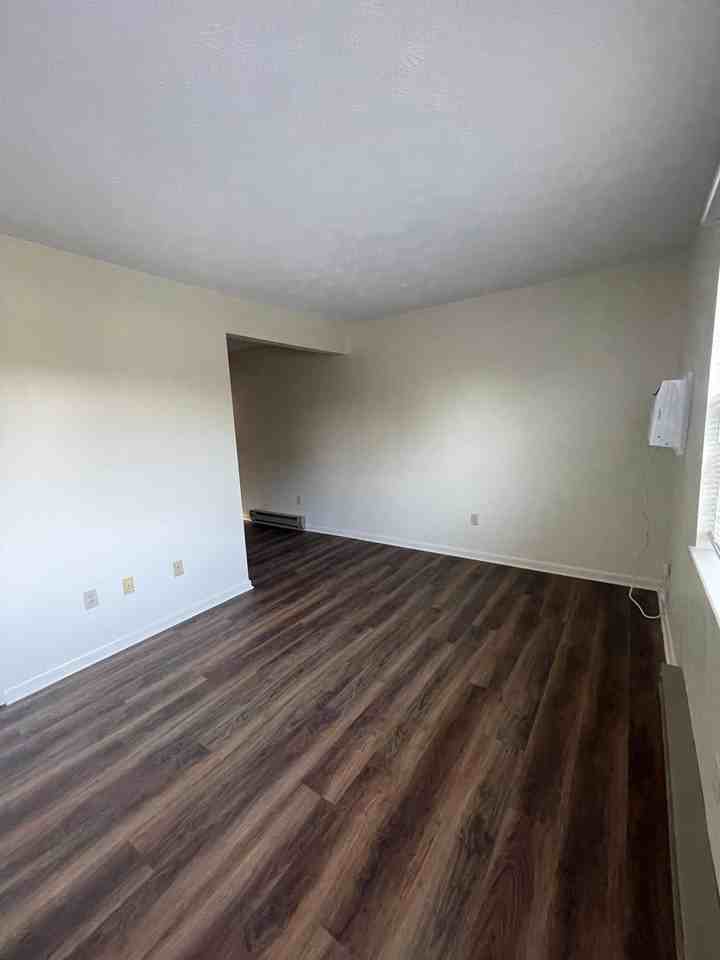 191 Rockingham Dr Apt J - Photo 2 of 7