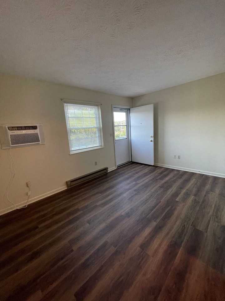 191 Rockingham Dr Apt J - Photo 3 of 7