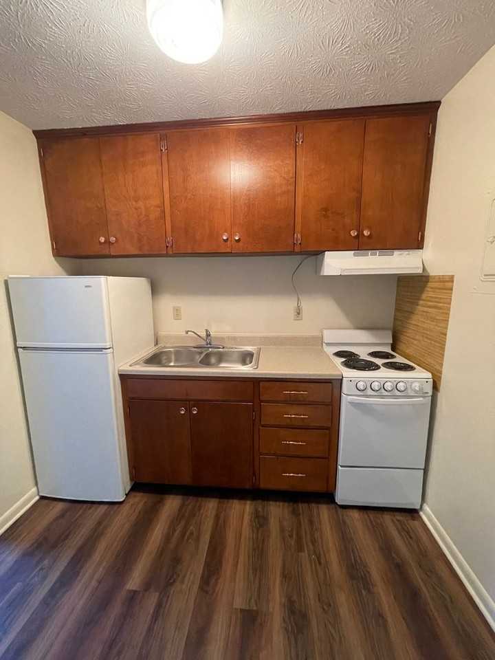 191 Rockingham Dr Apt J - Photo 4 of 7