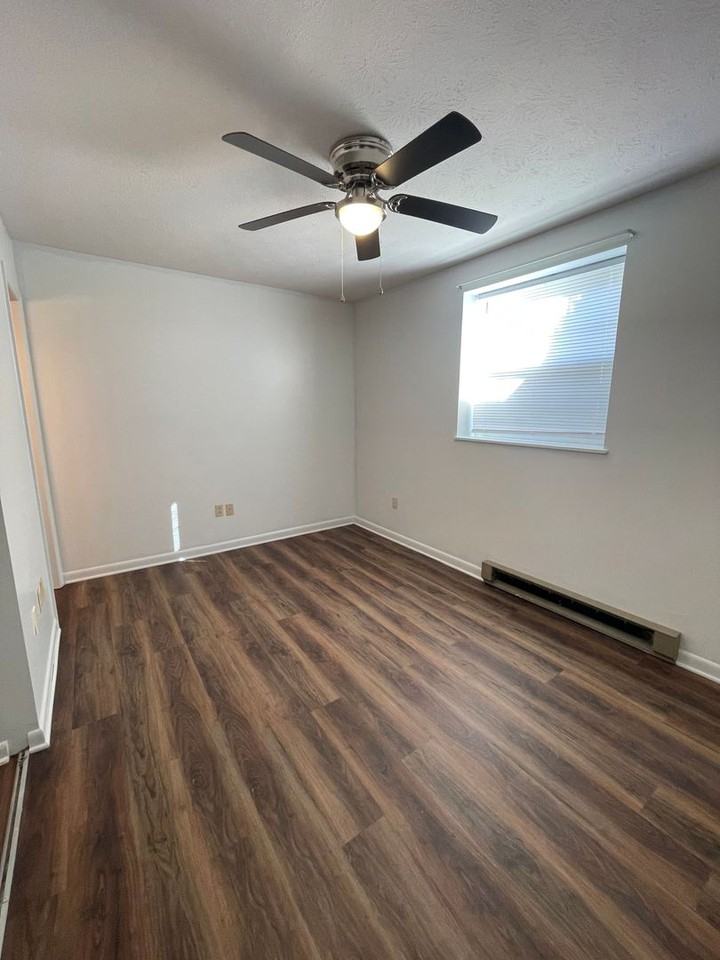 191 Rockingham Dr Apt J - Photo 5 of 7