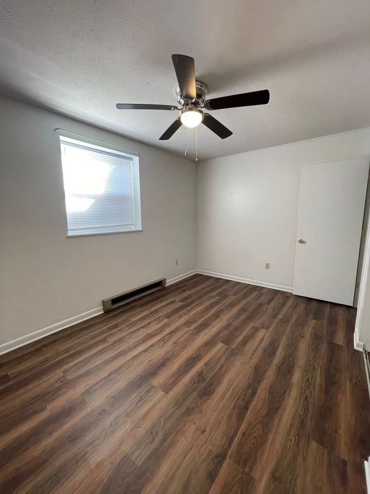 191 Rockingham Dr Apt J - Photo 6 of 7