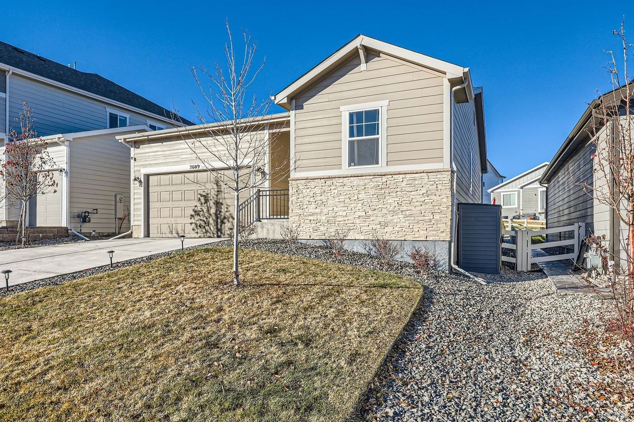 2609 Villageview Ln - Photo 3 of 37