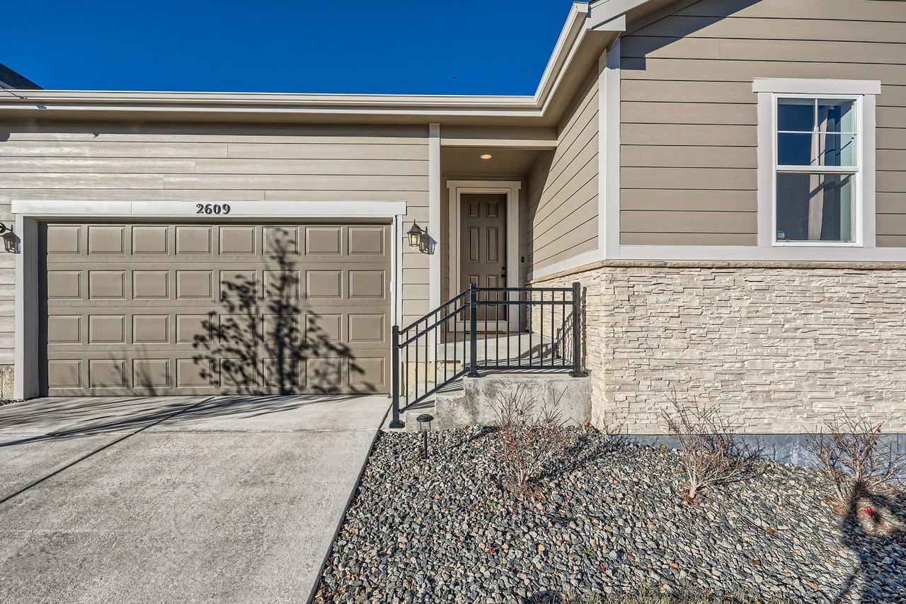 2609 Villageview Ln - Photo 4 of 37