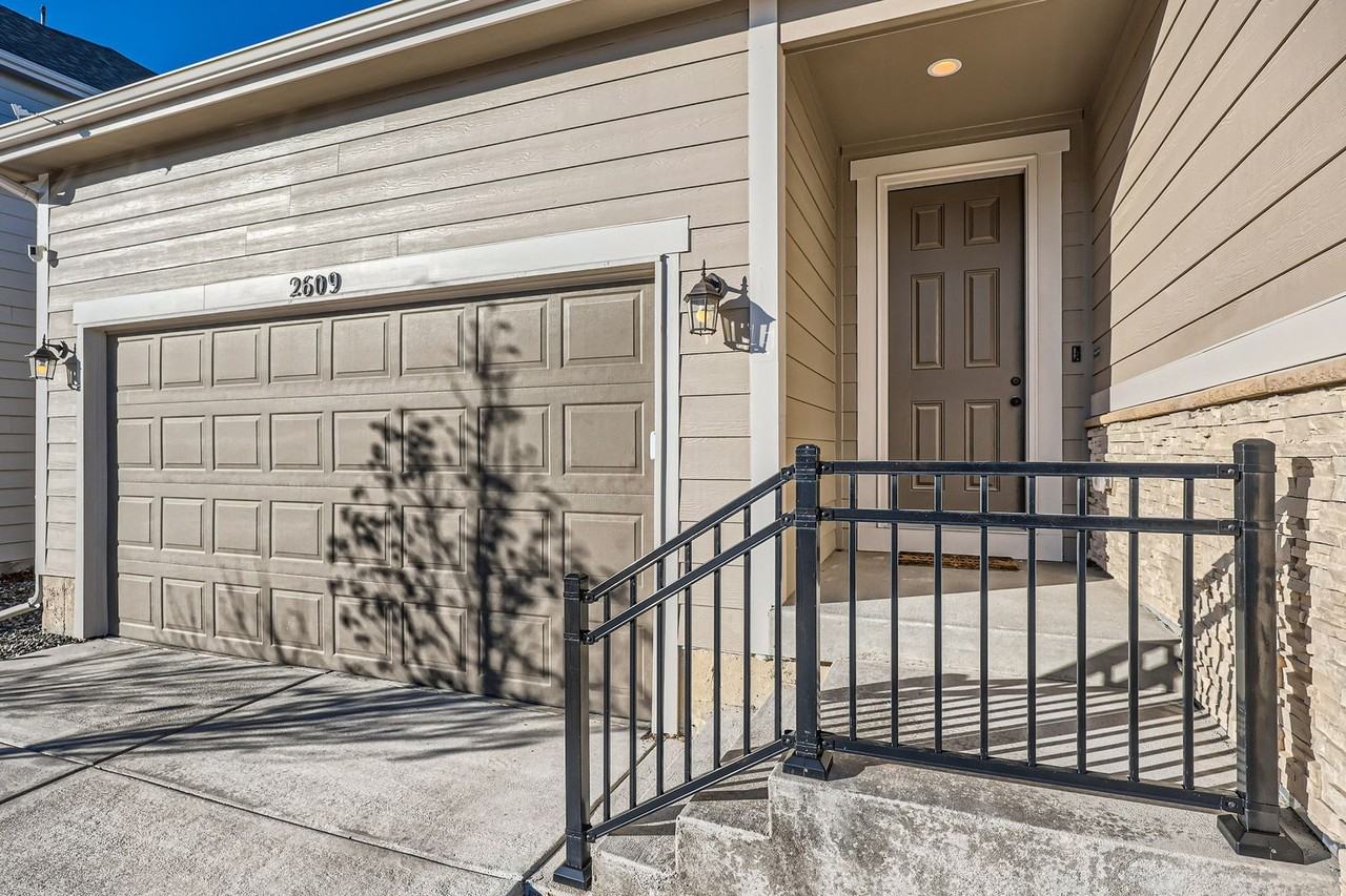 2609 Villageview Ln - Photo 5 of 37