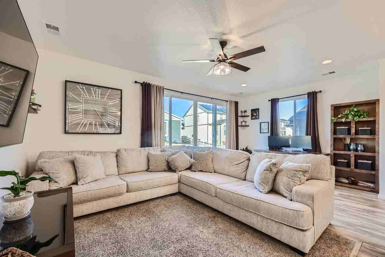 2609 Villageview Ln - Photo 7 of 37