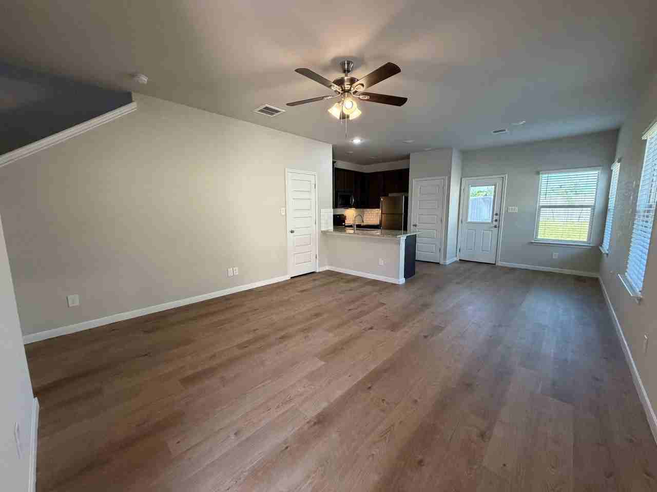 466 Emma Dr - Photo 4 of 25