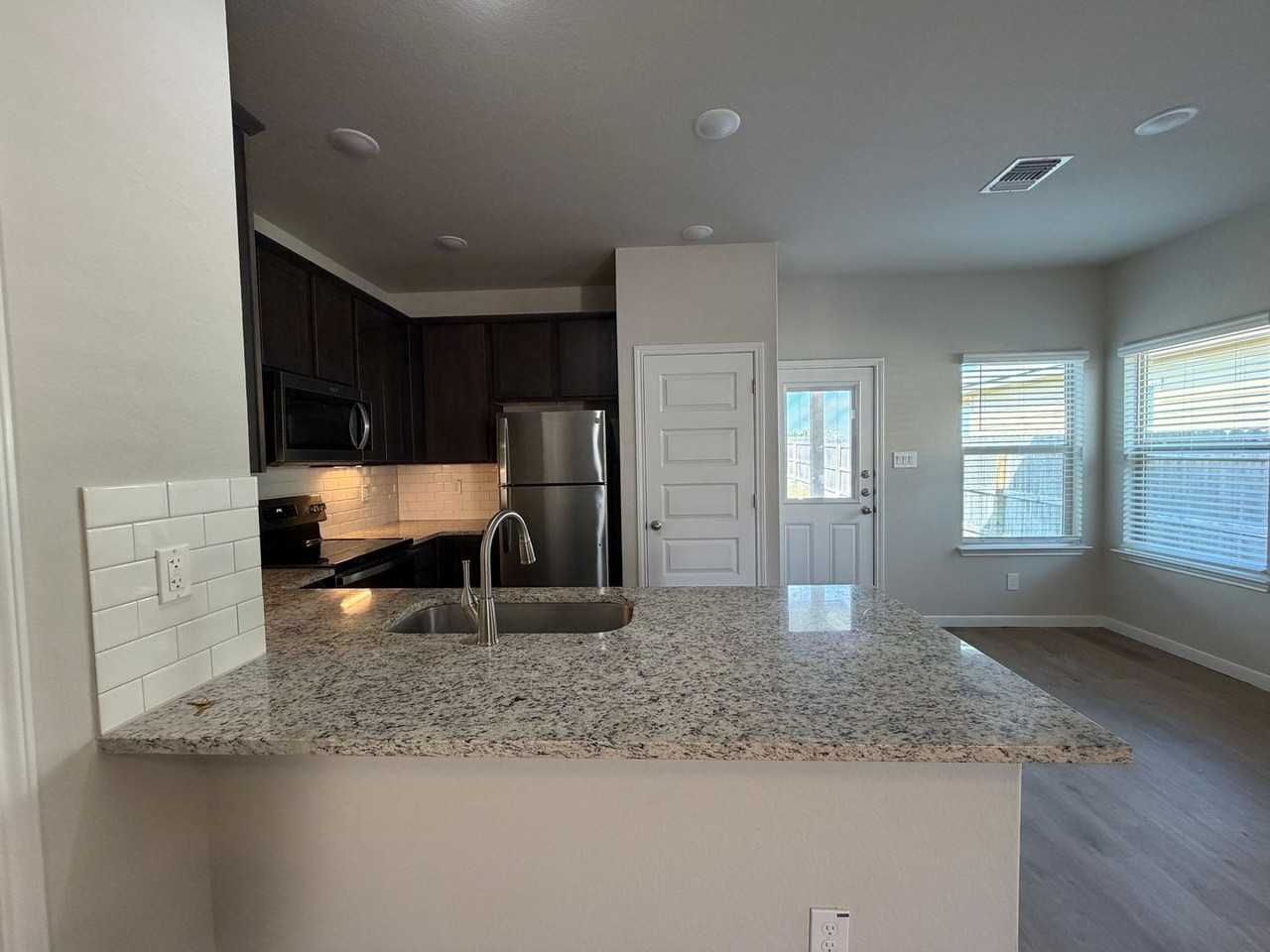 466 Emma Dr - Photo 7 of 25