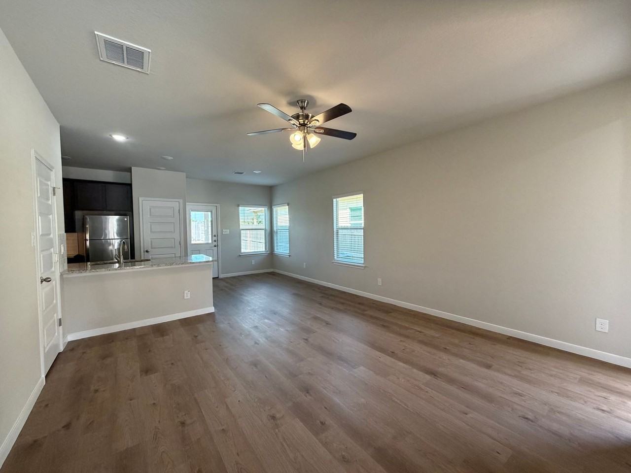 460 Emma Dr - Photo 5 of 23