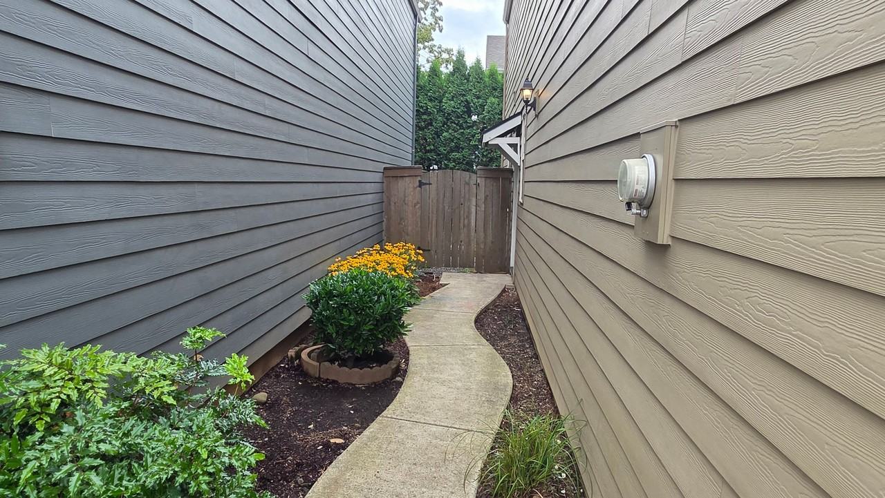 2710 Ne 130th Ct - Photo 2 of 9