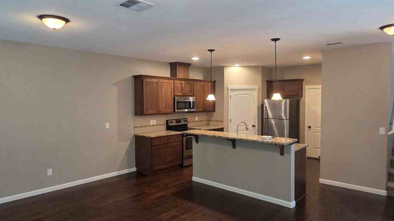 2710 Ne 130th Ct - Photo 4 of 9